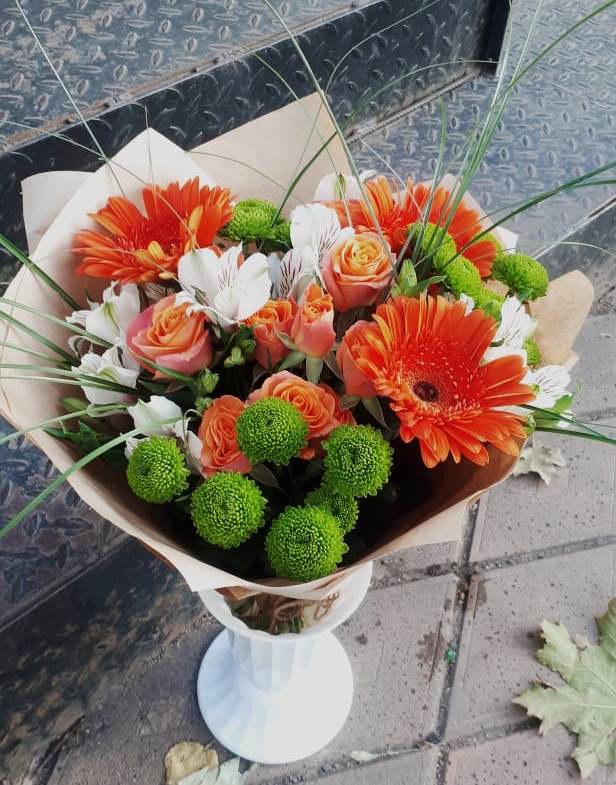 Букет цветов из: Герберы, Хризантемы, Альстромерии и Розы в Волжский