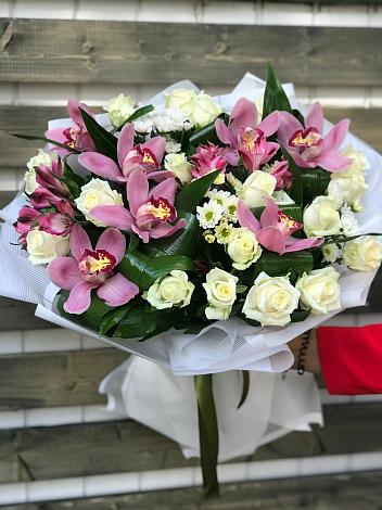 Букет цветов из: Розы и Хризантемы в Волжский