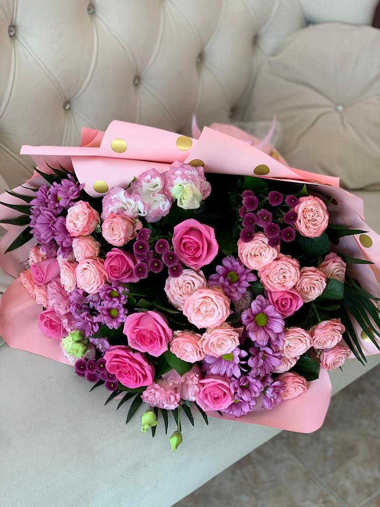 Букет цветов из: Хризантемы, Розы и Лизиантусы в Волжский