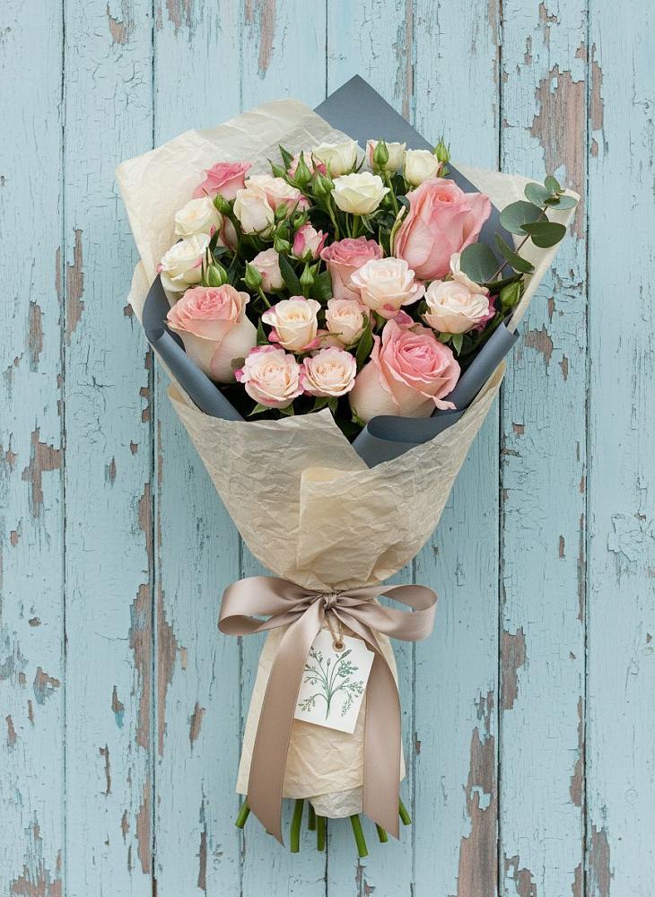 Букет цветов из: Розы в Волжский