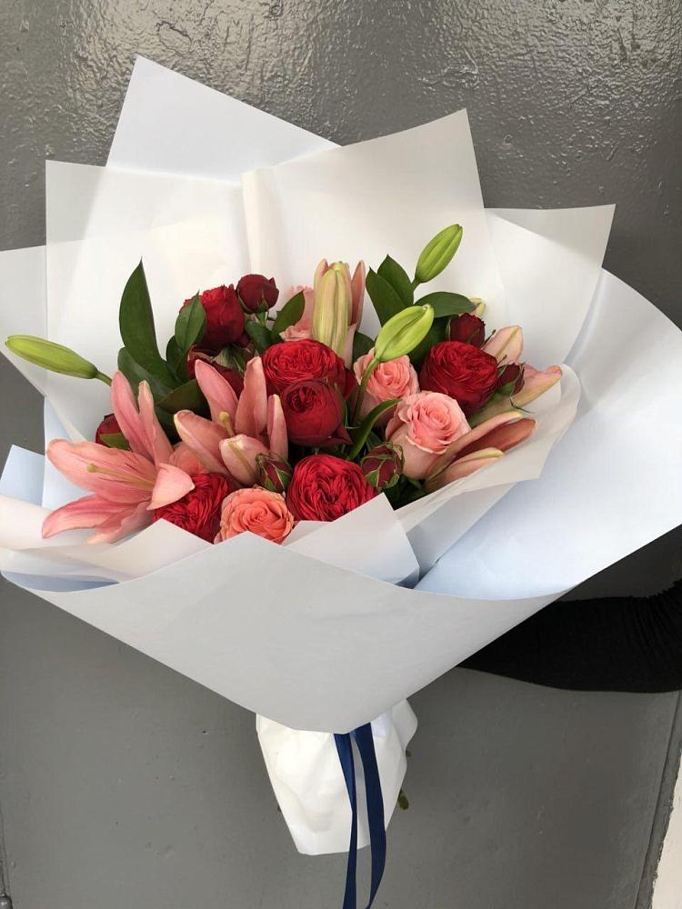 Букет цветов из: Лилии и Розы в Волжский
