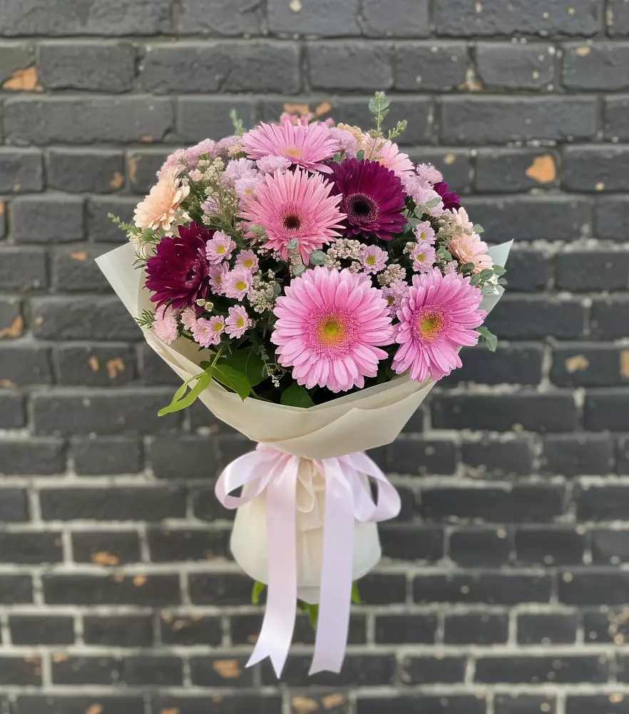 Букет цветов из: Герберы и Хризантемы в Волжский