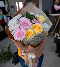 Букет цветов из:  Герберы, Розы и Хризантемы в Волжский