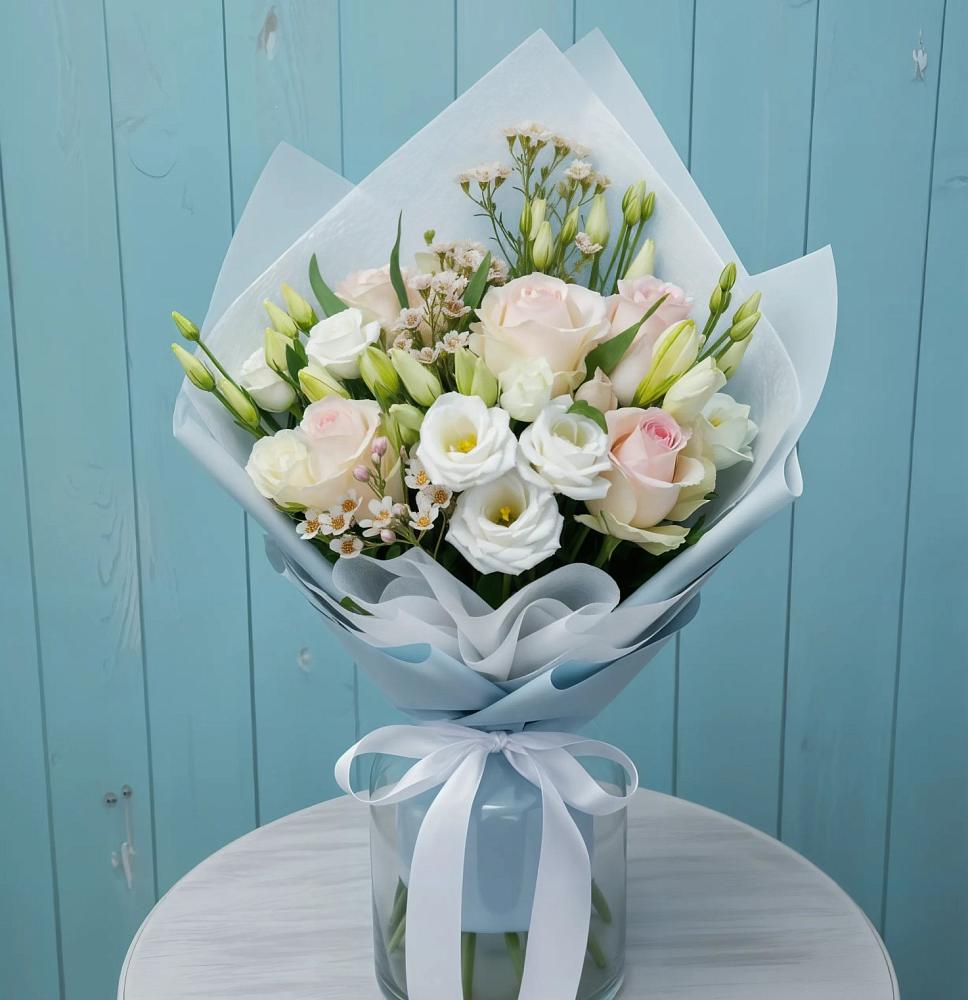 Букет цветов из: Розы и Лизиантусы в Волжский