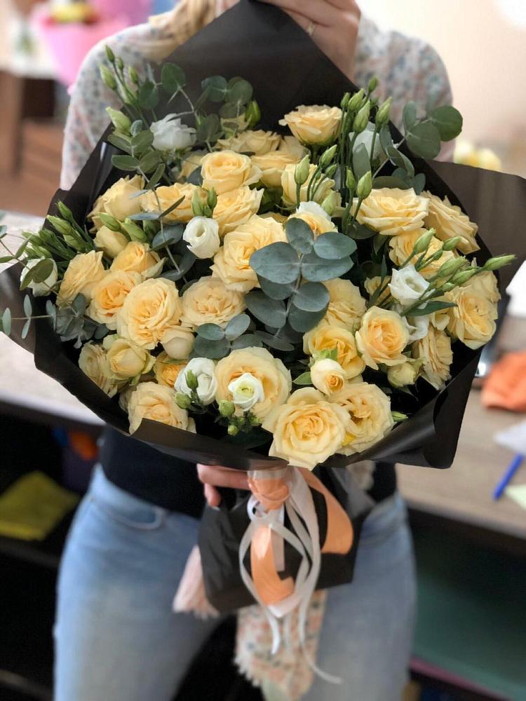 Букет цветов из: Розы и Лизиантусы в Волжский