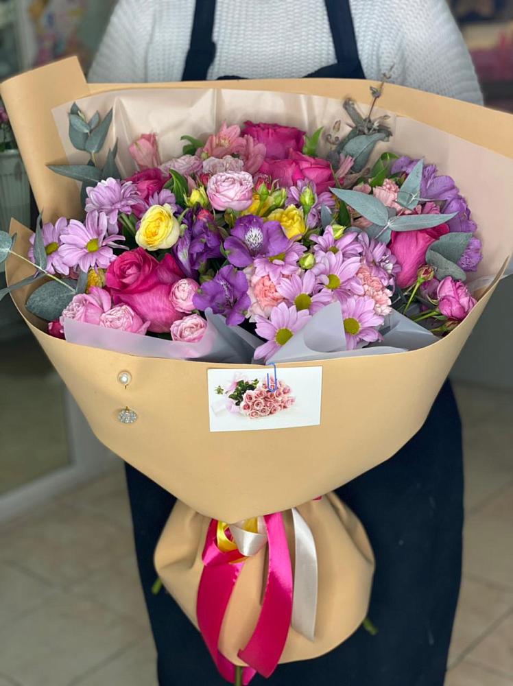 Букет цветов из: Хризантемы, Гвоздики и Альстромерии в Волжский