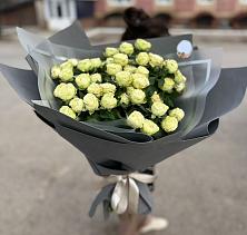 Букет Белые кустовые розы Солинеро в Волжский