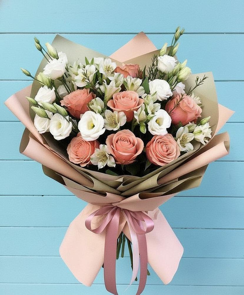 Букет цветов из: Розы, Альстромерии и Лизиантусы в Волжский