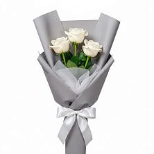 Букет 3 белые розы в Волжский