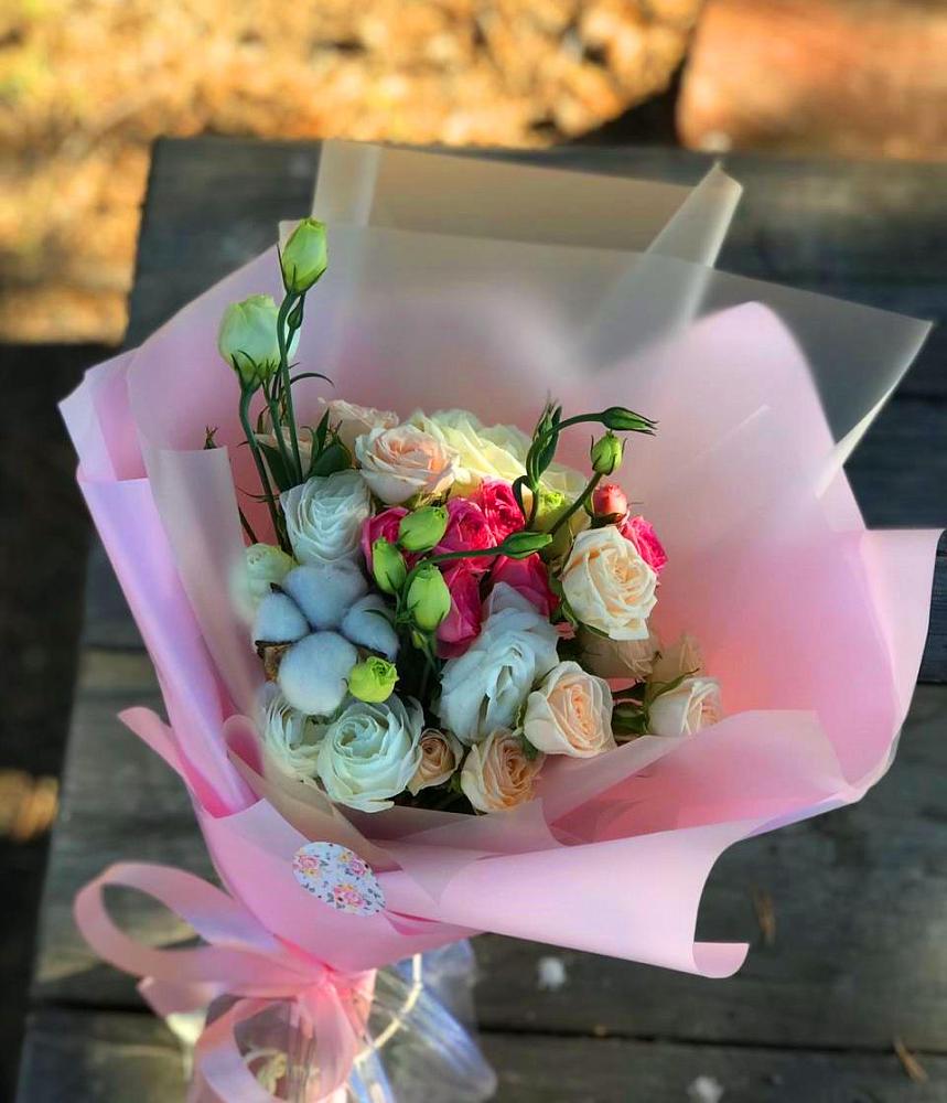 Букет цветов из: Розы и Лизиантусы в Волжский