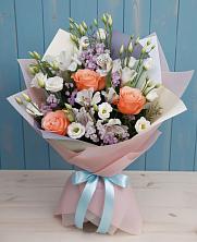 Букет цветов из:  Лизиантусы, Розы, Альстромерии и Гипсофила в Волжский