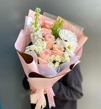 Букет цветов из:  Хризантемы и Розы в Волжский