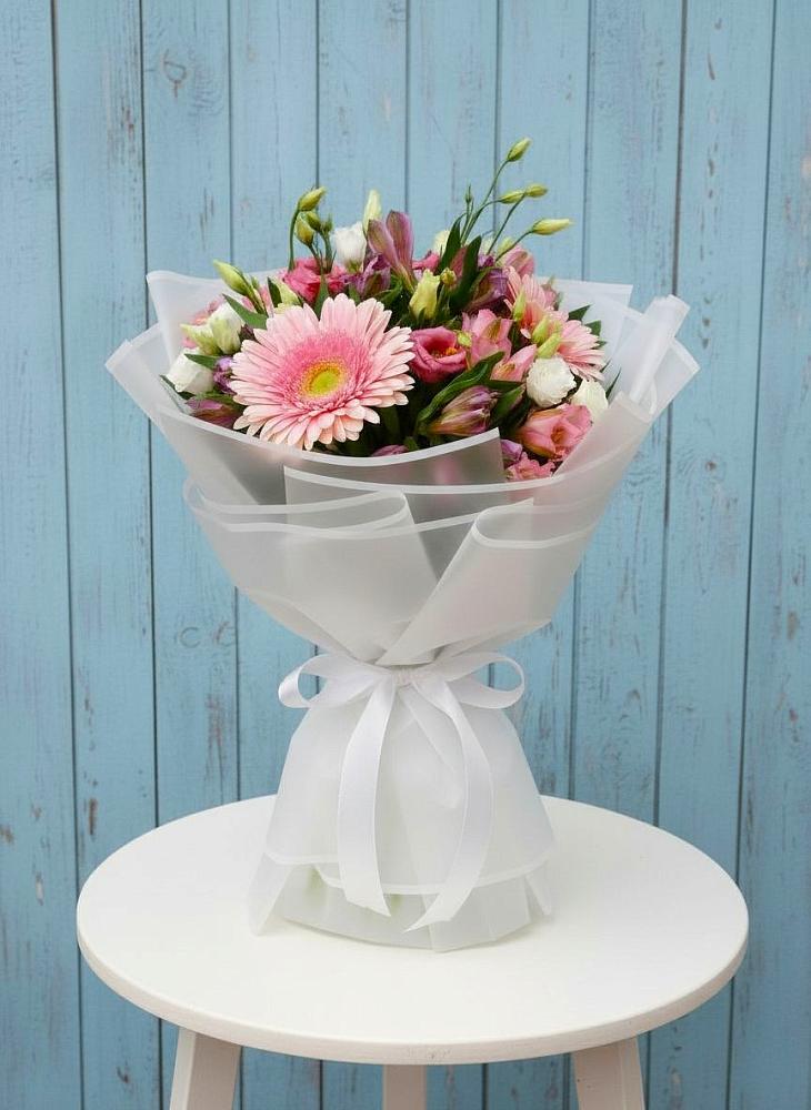 Букет цветов из: Герберы, Альстромерии и Лизиантусы в Волжский