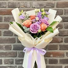 Букет цветов из:  Лизиантусы и Розы в Волжский