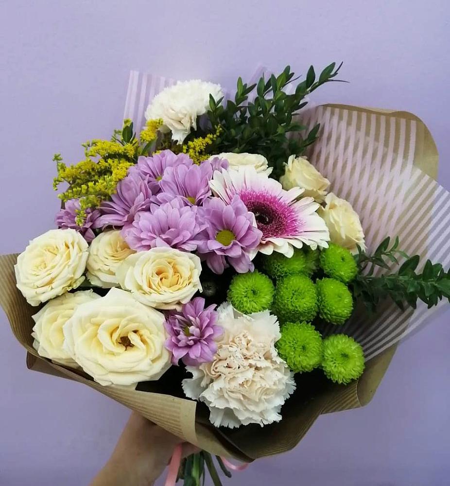 Букет цветов из: Хризантемы, Розы, Гвоздики и Герберы в Волжский