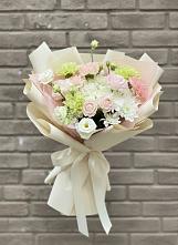 Букет цветов из:  Гвоздики, Розы, Лизиантусы и Хризантемы в Волжский