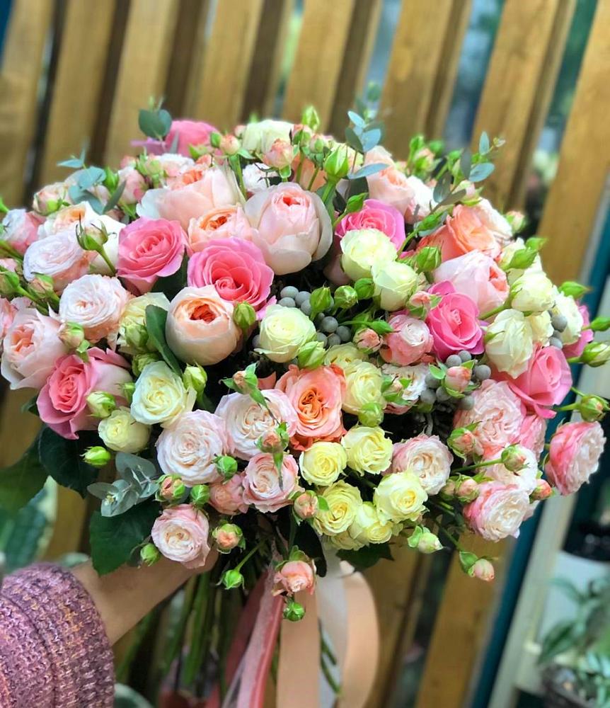 Букет цветов из: Розы в Волжский