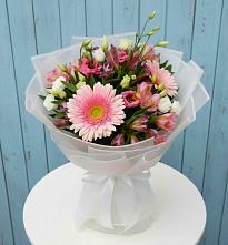 Букет цветов из:  Герберы, Альстромерии и Лизиантусы в Волжский