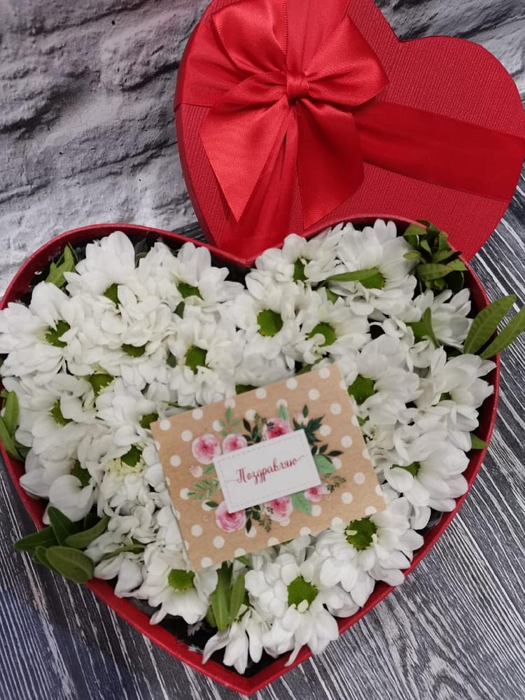 Цветочная композиция из Хризантемы в виде сердца в Волжский