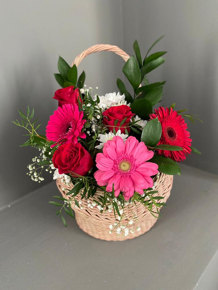 Цветочная композиция из Розы, Хризантемы и Герберы в корзине в Волжский