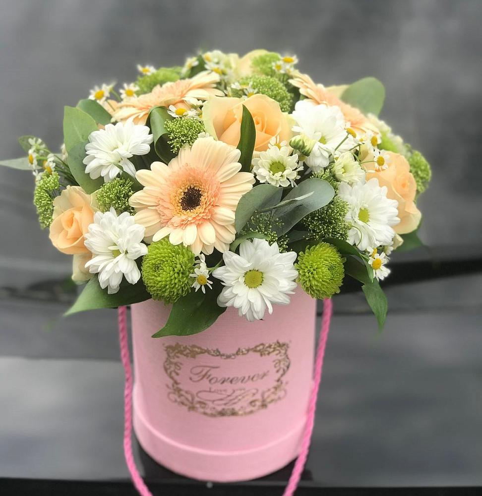 Цветочная композиция из Розы, Герберы и Хризантемы в шляпной коробке в Волжский