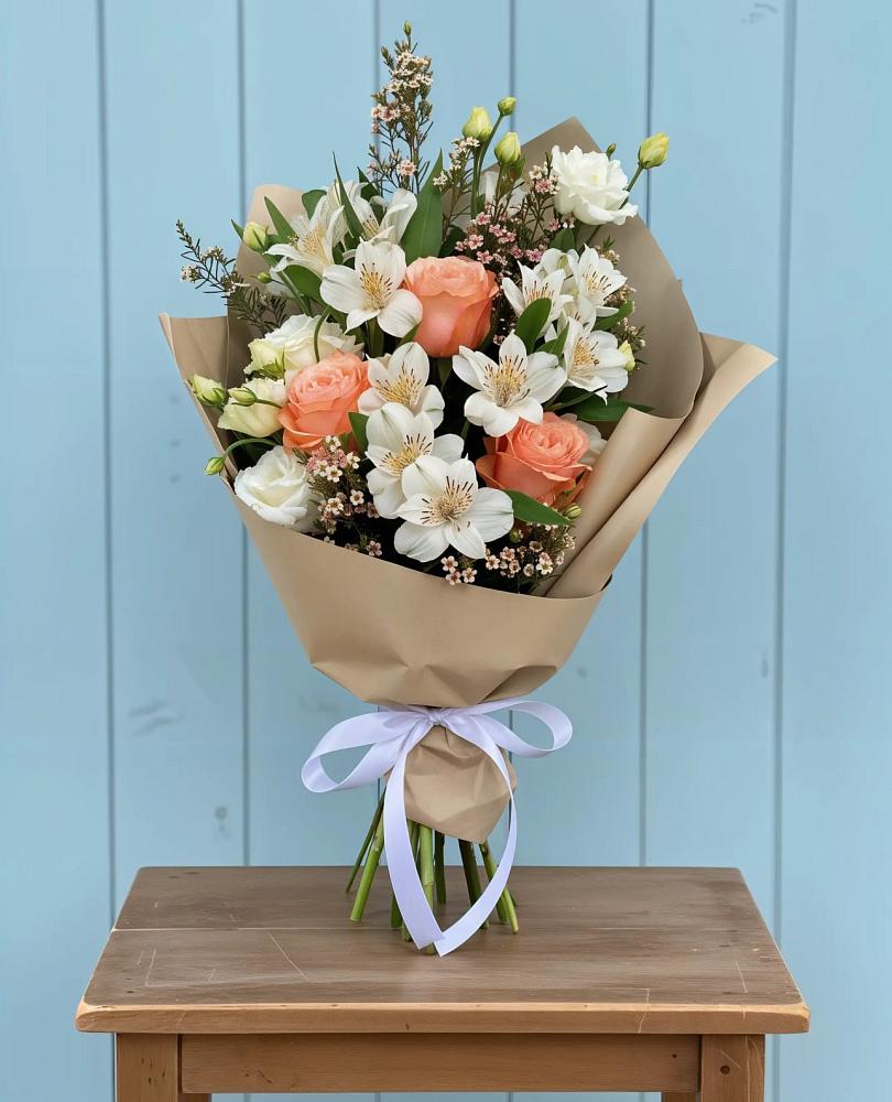 Букет цветов из: Альстромерии, Лизиантусы, Розы и Хризантемы в Волжский