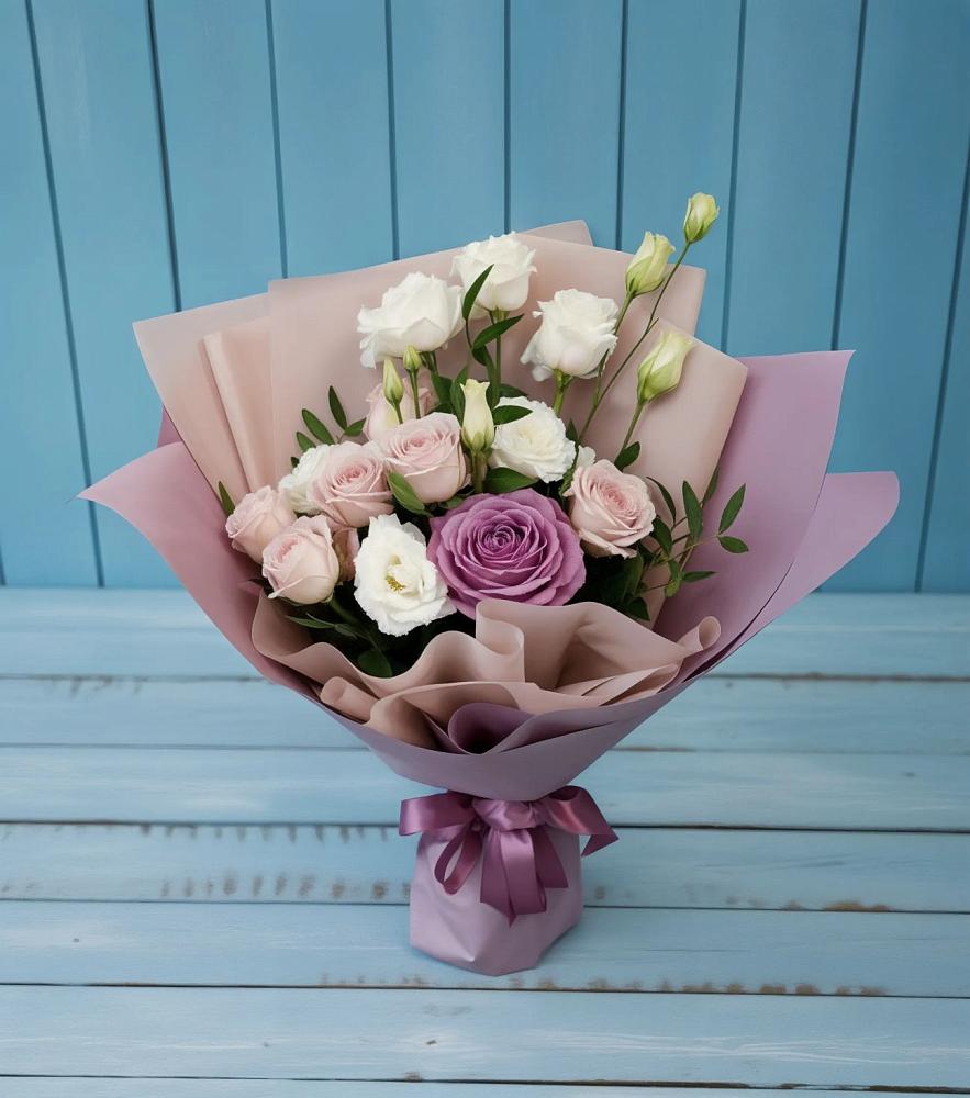 Букет цветов из: Розы и Лизиантусы в Волжский